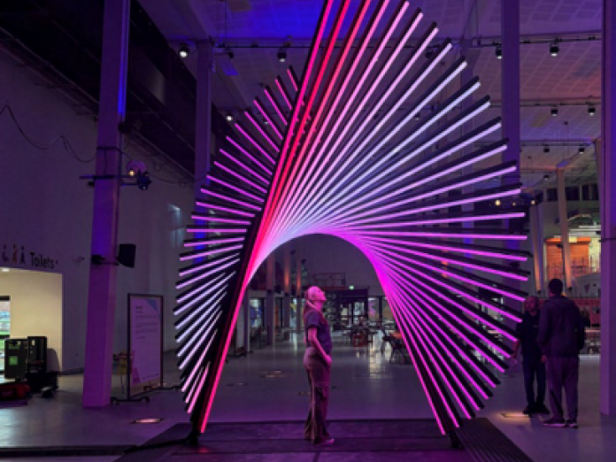 Sentinel lysværk af Studio Vertigo